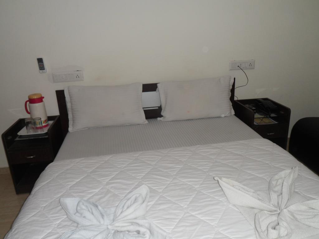 Hotel Rajdeep Inn Amhedabad Dış mekan fotoğraf